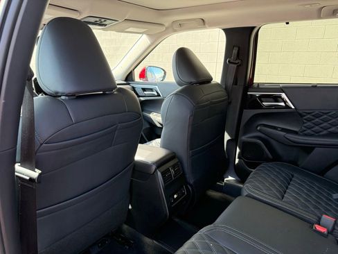 New 2025 Mitsubishi Outlander SEL image 23