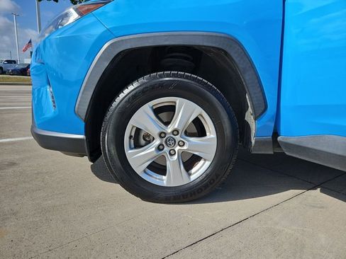 Used 2020 Toyota RAV4 XLE w/ Convenience Package FWD image 24