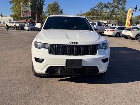 Used 2018 Jeep Grand Cherokee Altitude image 9
