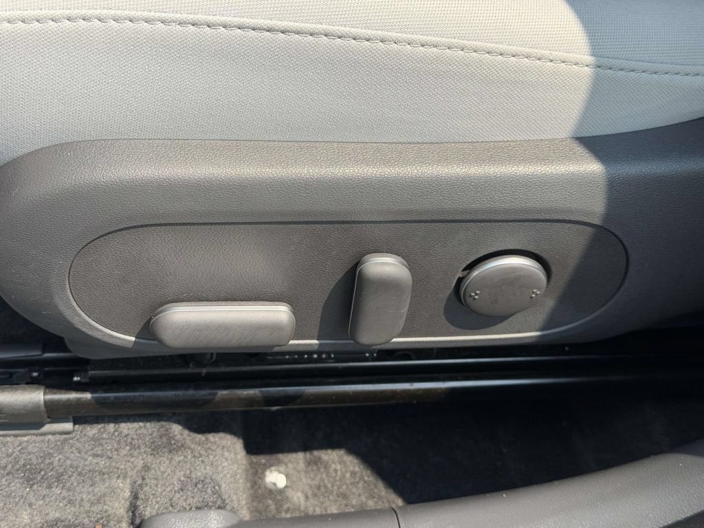 Certified 2025 Hyundai Kona SEL AWD/4WD image 20