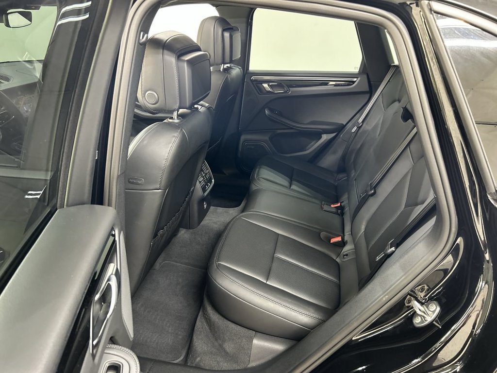 Certified 2026 Porsche Macan AWD/4WD image 21