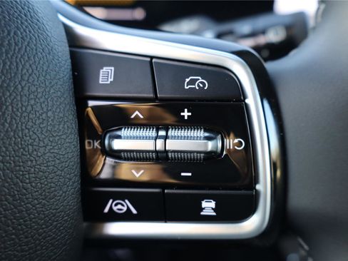 Certified 2025 Kia Sorento S image 18