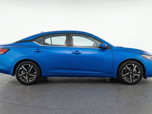 Used 2025 Nissan Sentra SV FWD image 11