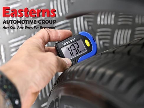 Used 2023 Hyundai Venue SEL image 30