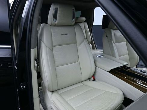 Used 2022 Cadillac Escalade Premium Luxury Platinum AWD/4WD image 21