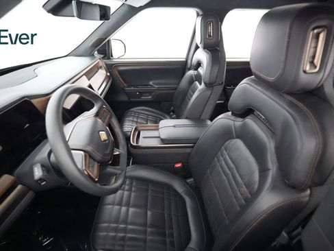 Used 2025 Rivian R1S Premium AWD/4WD image 4