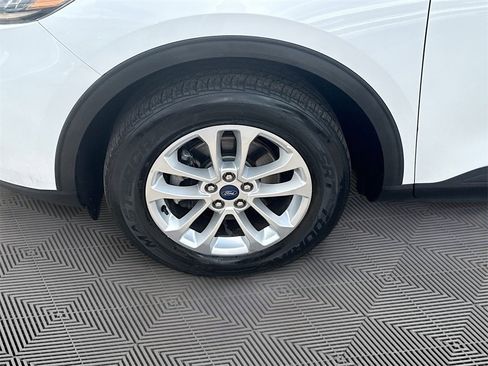 Used 2021 Ford Escape SE image 10