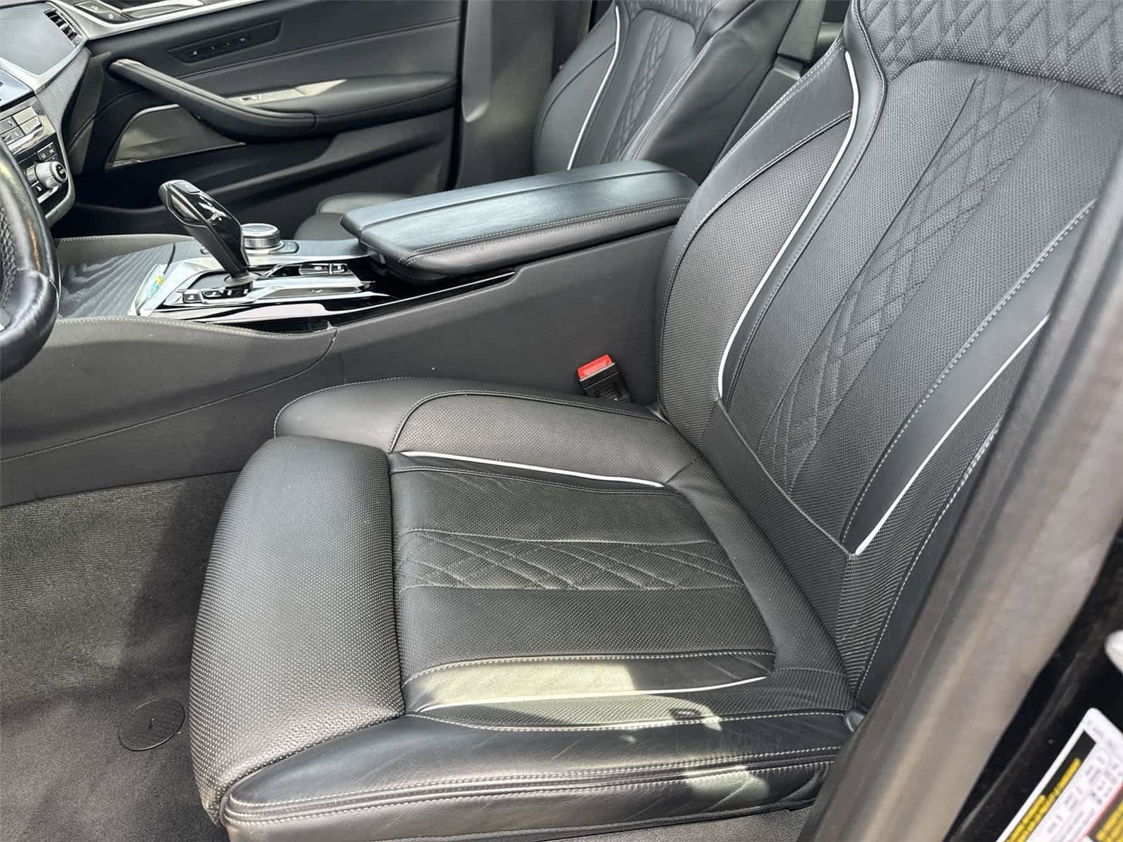 Used 2022 BMW 530i xDrive w/ M Sport Package AWD/4WD image 12
