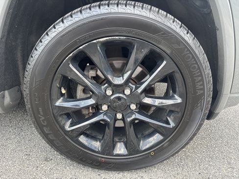 Used 2020 Jeep Grand Cherokee Altitude AWD/4WD image 23