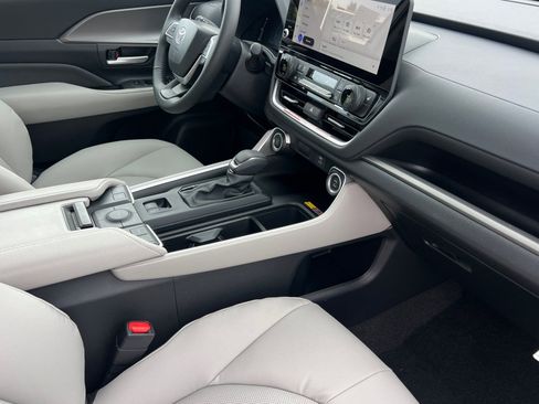 New 2026 Toyota Grand Highlander XLE image 19