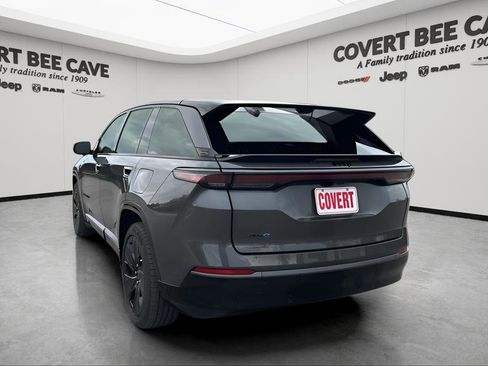 Used 2024 Jeep Wagoneer Launch Edition image 7