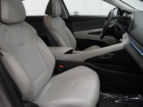 Used 2024 Hyundai Elantra Limited image 48