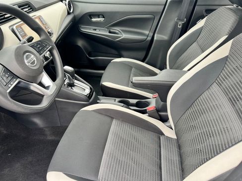 Used 2020 Nissan Versa SV image 9