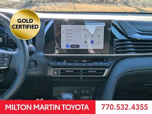 Used 2025 Toyota Camry SE image 18