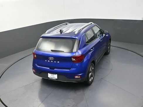 Used 2022 Hyundai Venue Limited FWD image 18