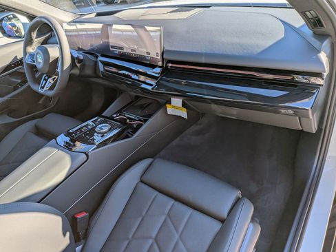 New 2026 BMW 530i xDrive w/ M Sport Package image 39