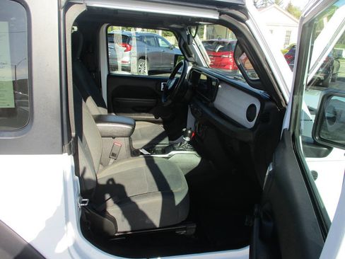 Used 2024 Jeep Wrangler Sport AWD/4WD image 9
