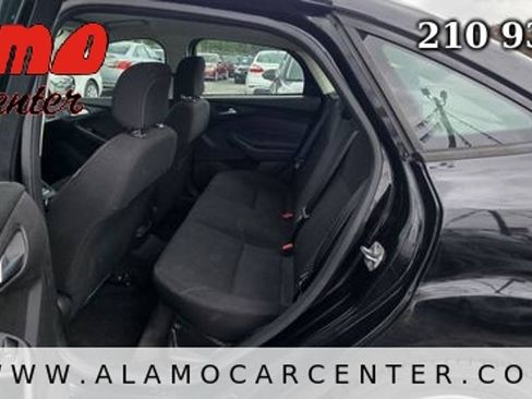 Used 2018 Ford Focus SE FWD image 26