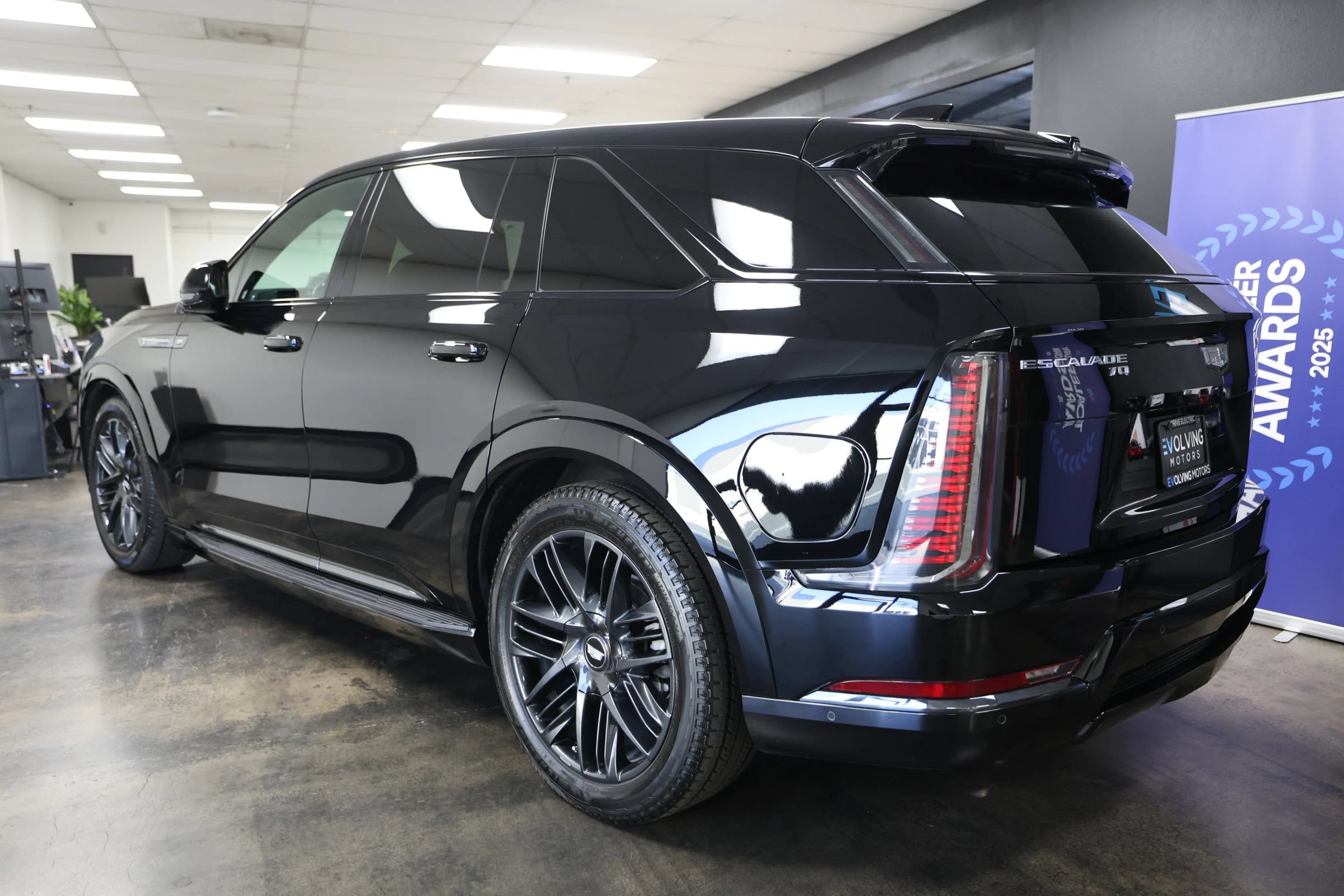 Used 2025 Cadillac Escalade IQ Sport 2 AWD/4WD image 9