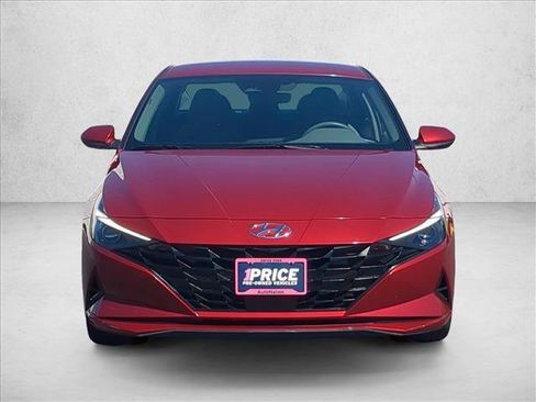 Used 2023 Hyundai Elantra SEL w/ Convenience Package FWD image 2