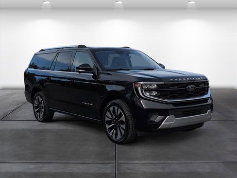 Used 2025 Ford Expedition Max Platinum w/ Driver's Package image 2