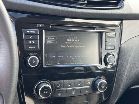 Used 2021 Nissan Rogue Sport S image 18