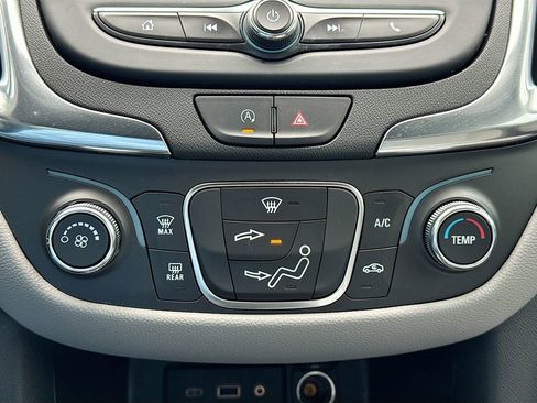 Used 2023 Chevrolet Equinox LS image 19