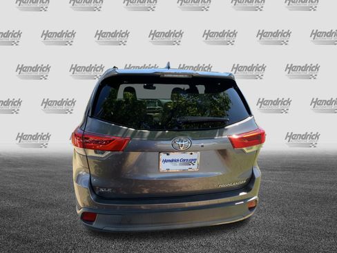 Used 2018 Toyota Highlander XLE FWD image 9