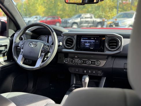 Used 2019 Toyota Tacoma TRD Off-Road image 15