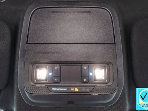 Used 2020 Ford Explorer XLT image 18