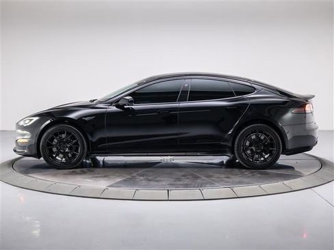 Used 2022 Tesla Model S Plaid image 2
