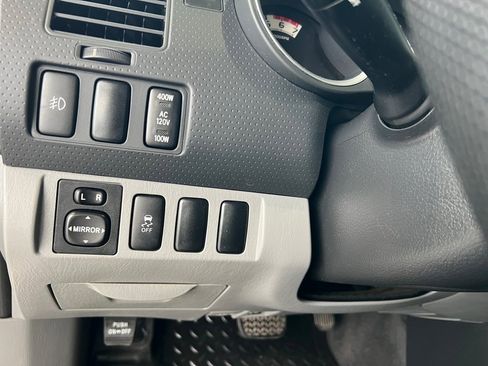 Used 2012 Toyota Tacoma PreRunner image 38