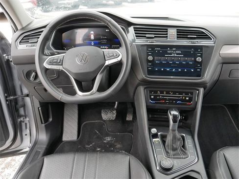 Certified 2024 Volkswagen Tiguan SE image 21