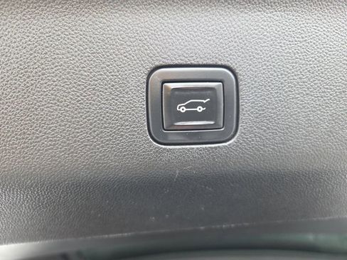 Used 2021 GMC Yukon XL Denali w/ Denali Premium Package image 30