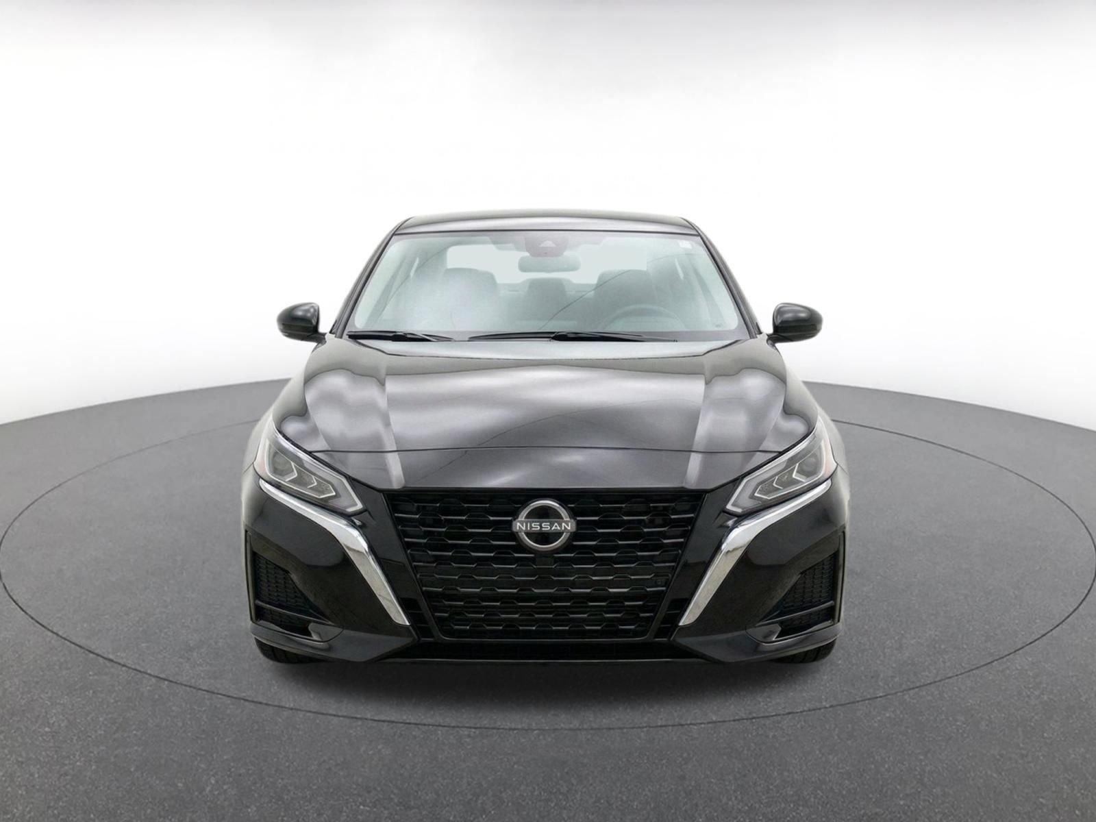 Used 2025 Nissan Altima 2.5 SV FWD image 3