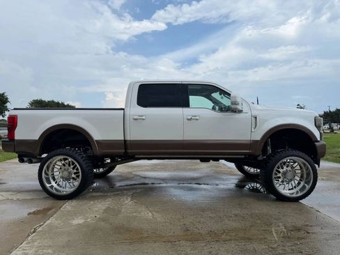 Used 2017 Ford F250 King Ranch w/ King Ranch Ultimate Package AWD/4WD image 2
