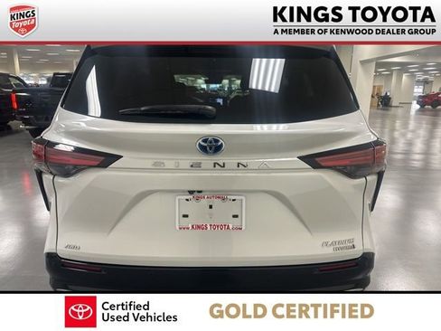Certified 2024 Toyota Sienna Platinum image 7