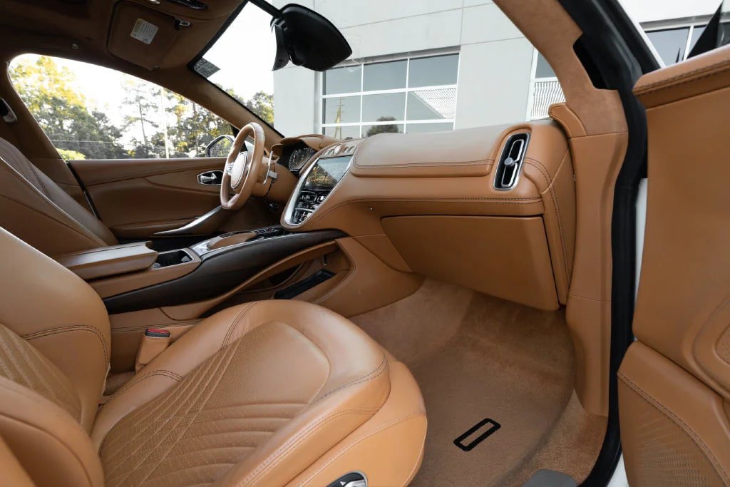 Used 2022 Aston Martin DBX AWD/4WD image 44