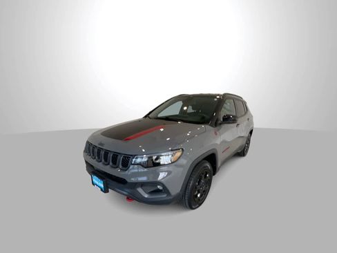 Used 2023 Jeep Compass Trailhawk image 4