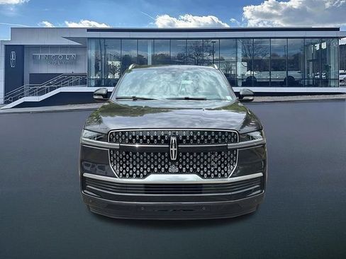 New 2026 Lincoln Navigator L Reserve AWD/4WD image 2