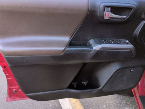 Used 2017 Toyota Tacoma Limited w/ Tow Package image 10