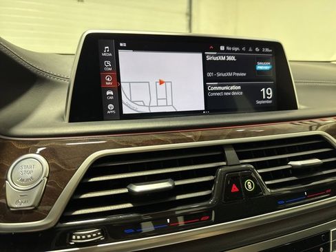 Used 2022 BMW 750i xDrive w/ Luxury Rear Seating Package image 21
