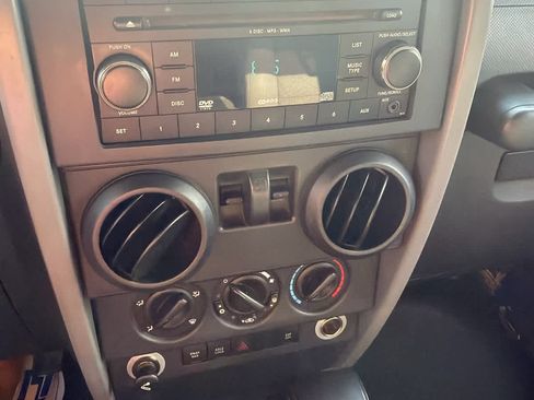 Used 2007 Jeep Wrangler Rubicon w/ Dual Top Group AWD/4WD image 13
