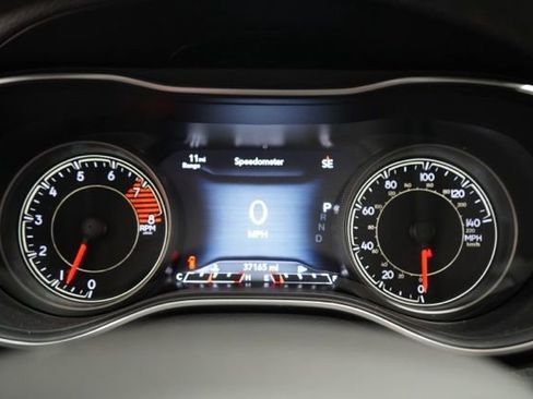 Used 2022 Jeep Cherokee Limited image 24