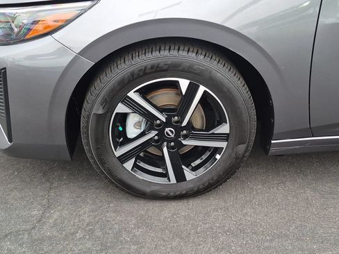 Used 2024 Nissan Sentra SV FWD image 10