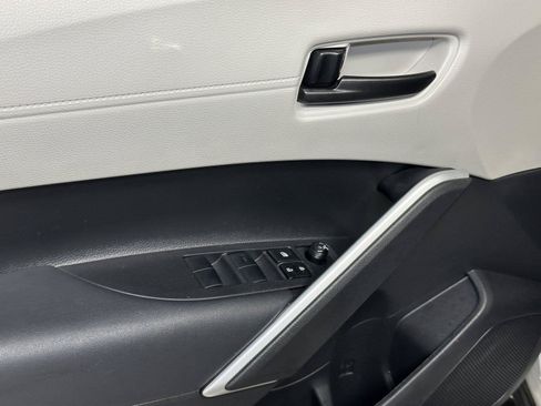 Used 2025 Toyota Corolla Cross L FWD image 21