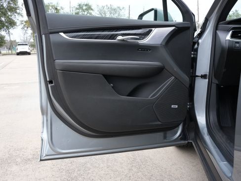 Certified 2025 Cadillac XT6 Premium Luxury image 19