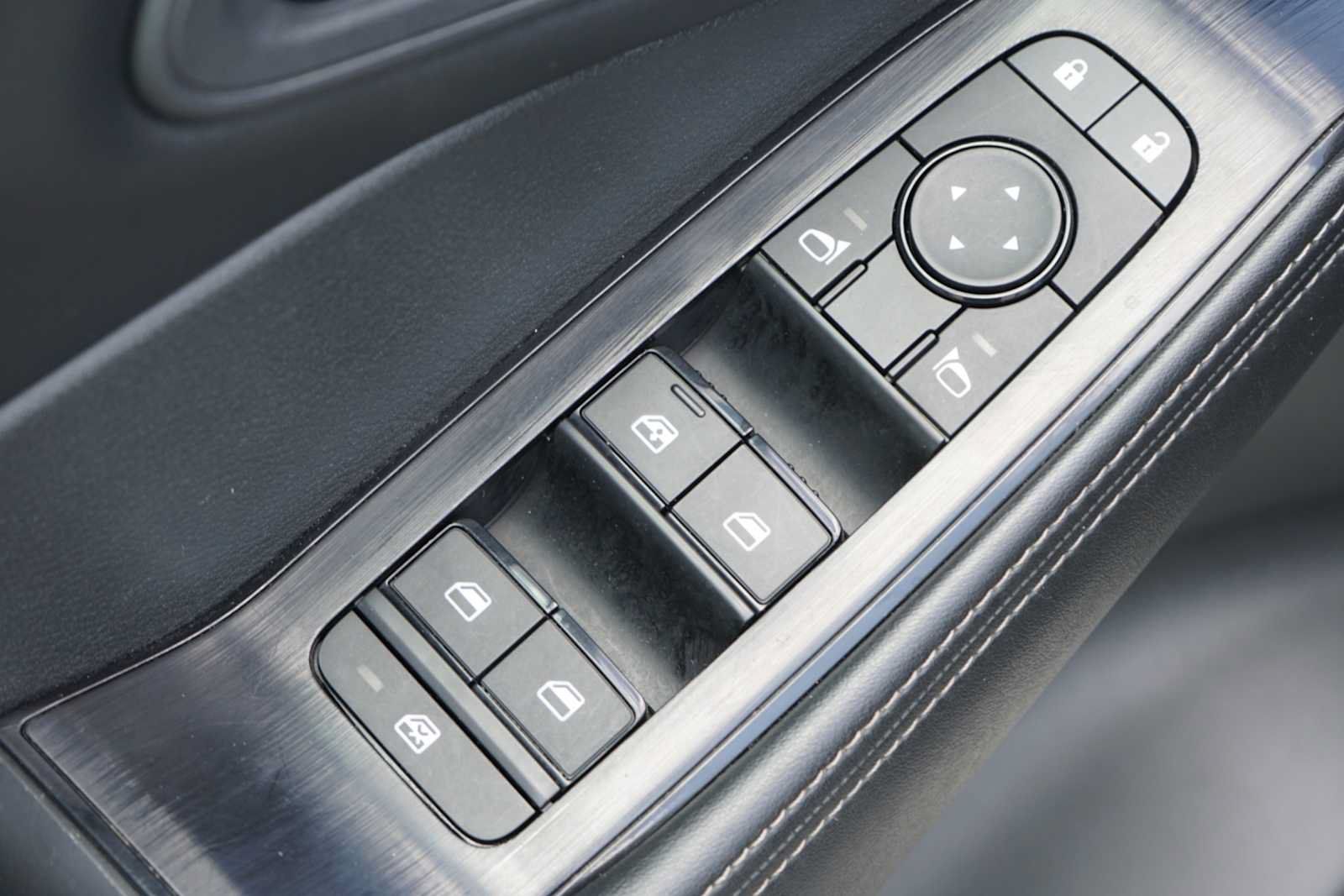 Used 2025 Nissan Rogue SV FWD image 16