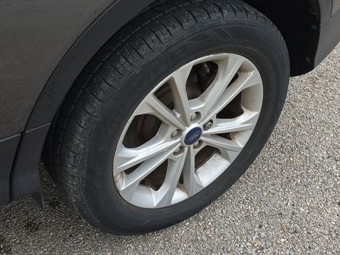 Used 2019 Ford Escape SE image 10