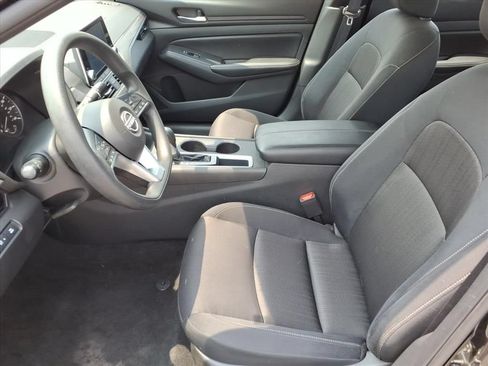 Used 2025 Nissan Altima 2.5 SV FWD image 12